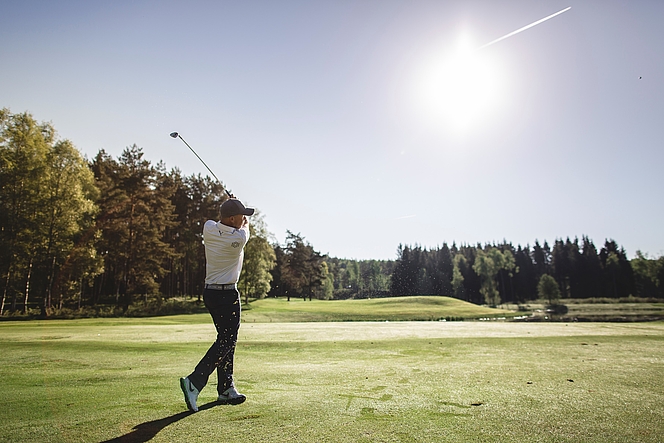 Spela golf i natursköna omgivningar på Hooks Herrgård
